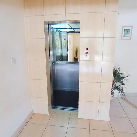 Luxury Private -sea View, Gym- 5 Min From Beach! - Private In Shared Séjour chez l'habitant *