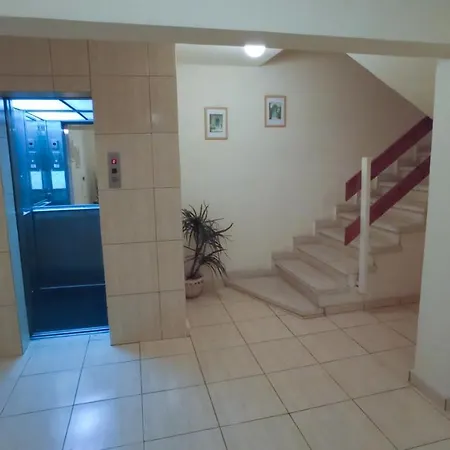 Luxury Private -sea View, Gym- 5 Min From Beach! - Private In Shared Lárnaka