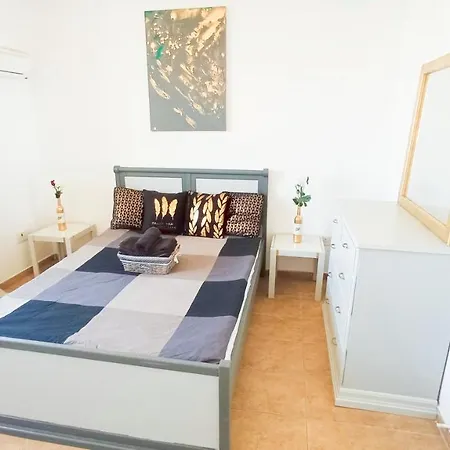 Luxury Private -sea View, Gym- 5 Min From Beach! - Private In Shared Lárnaka