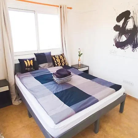 Luxury Private -sea View, Netflix, Gym- 5 Min From Beach! - Private In Shared Homestay Larnaca