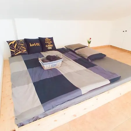 Homestay Luxury Private -sea View, Netflix, Gym- 5 Min From Beach! - Private In Shared Larnaca