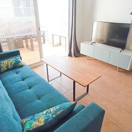Homestay szállás Luxury Private -sea View, Gym- 5 Min From Beach! - Private In Shared Lárnaka