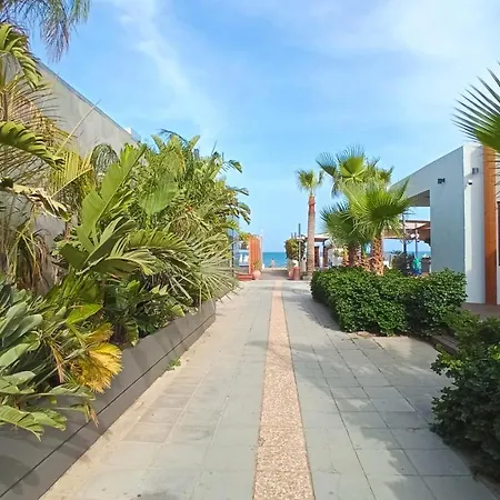 Homestay szállás Luxury Private -sea View, Gym- 5 Min From Beach! - Private In Shared Lárnaka
