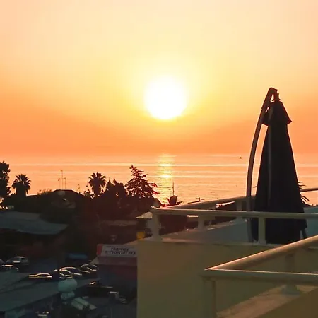 Luxury Private -sea View, Gym- 5 Min From Beach! - Private In Shared * Lárnaka