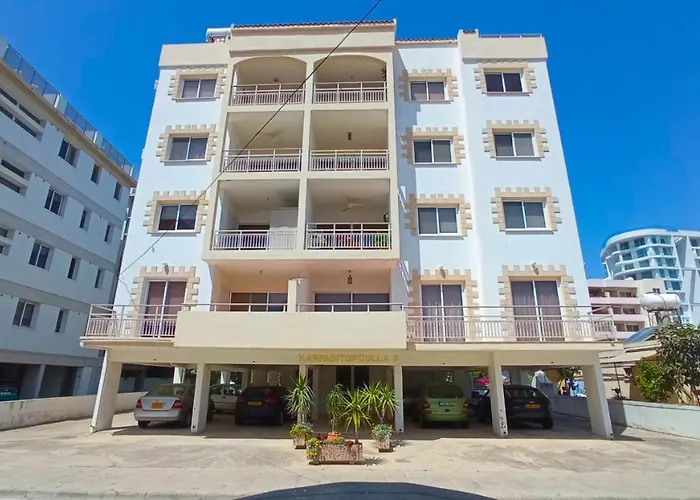 Luxury Private -sea View, Gym- 5 Min From Beach! - Private In Shared Habitación en casa particular Lárnaca